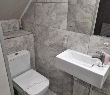 Sheffield House | Highfields Living - All Rooms Ensuite- Free Wifi- Free Local Parking