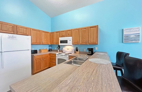 Highgate Park House | Highgate Haven - Bright pool home with games room in gated community