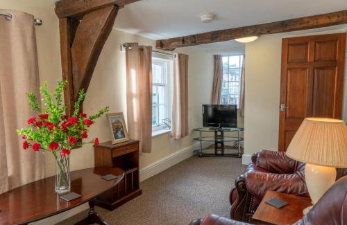 Kendal House | Highgate View Apartment