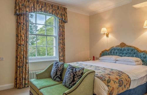 Nairn Hotel | Highland Gem Near Golf, Castles & Coast—A Relaxing Classic Stay