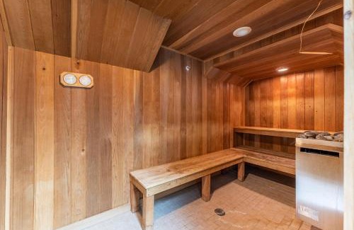 The Highlands Apartment | Highland Greens Lodge 311 by Summit County Mountain Retreats