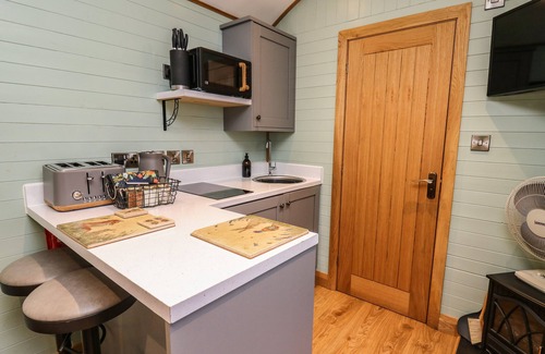 Rhayader Cottage | HIGHLAND VIEW, pet friendly, character holiday cottage in Rhayader