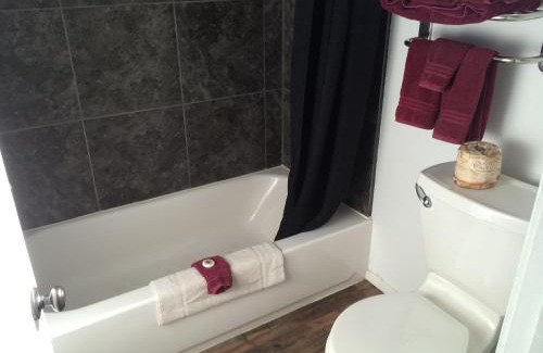 Williams Hotel | Highlander Motel