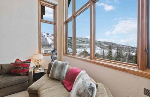 Highlands Townhomes Apartment | Highlands Lodge 401 by East West Hospitality