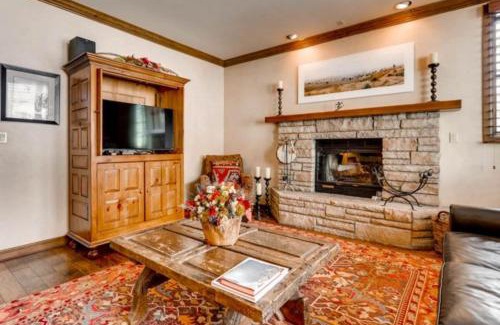 Highlands Townhomes Apartment | Highlands Slopeside 200 by East West Hospitality