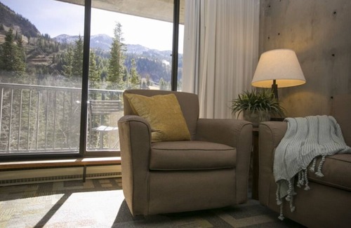 Salt Lake Mountain Resorts Resort | Highly desirable Week 11 Ski Unit 607 Sleeps 4