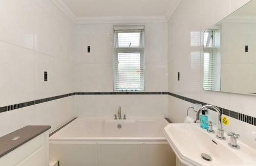 Killay House | Highmead House, Killay (Family & Dog Friendly with Hot Tub)