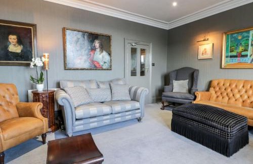 Scarborough House | Highview