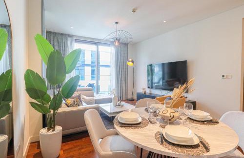 Al Wasl Apartment | HiGuests - Charming Retreat in CityWalk With Balcony and Pool