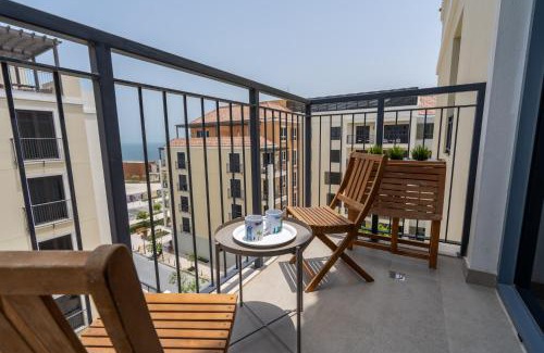 Dubai Apartment | HiGuests - Stylish Waterfront Retreat With Balcony in La Mer