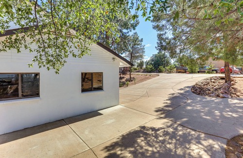 Payson Cottage | Hike & Golf: Family Home w/Deck in Payson!