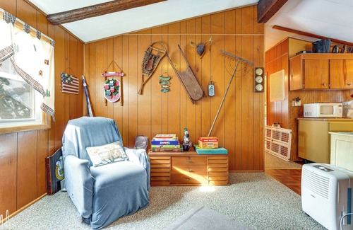 Chester Cabin | Hike, Ski & Unwind: Cabin w/Deck in Chester!
