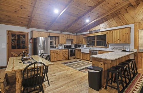 Morganton Cabin | Hiker's Paradise! Secluded, 5 acre property. Hot tub, fire pit, game room!