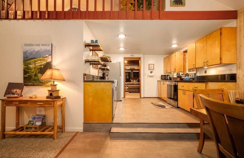 Port Angeles Cabin | Hikers paradise w/cedar hot tub
