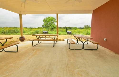 Pleasanton House | Hiking at Malek BuckHorn Creek Ranch! Two Suites w/ Free Self Parking!