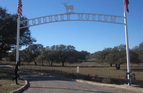 Pleasanton House | Hiking at Malek BuckHorn Creek Ranch! Two Suites w/ Free Self Parking!