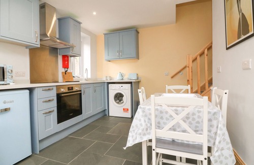 Watchet Cottage | HILL COACH HOUSE, pet friendly, country holiday cottage in Watchet