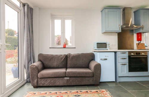 Watchet Cottage | HILL COACH HOUSE, pet friendly, country holiday cottage in Watchet