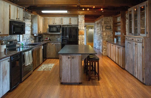 Kerrville House | Hill Country Luxury 5BR w Pool & Casita