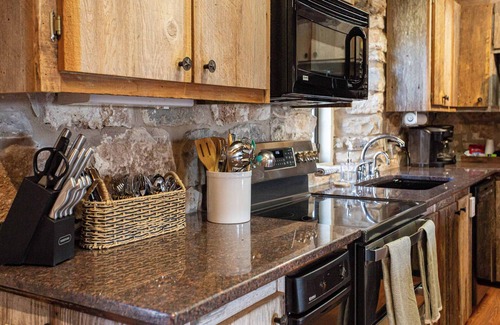 Kerrville House | Hill Country Luxury 5BR w Pool & Casita