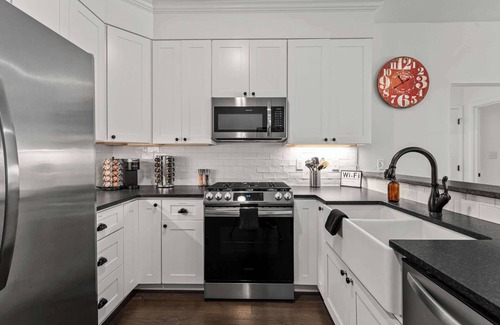 Fredericksburg House | Hill Country Vine Haus - Easy access to wine route