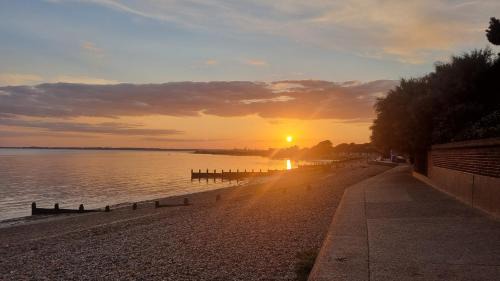 Hill Head House | Hill Head - Large cottage with sea views - 5 bed, slp 10