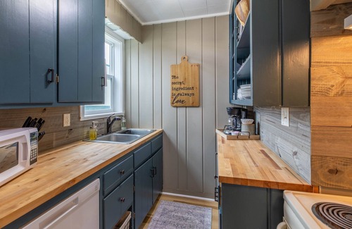 Minocqua House | Hill Hideaway – Pet-Friendly, Mid-Term Lake Retreat