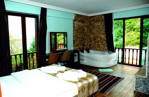 Agva Hotel | Hill River Hotel