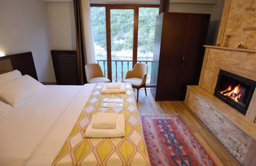 Agva Hotel | Hill River Hotel