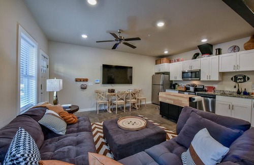 Tuscaloosa Condo | Hill's Haven - Family Friendly With Easy Walk to Bryant Denny!
