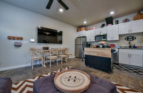 Tuscaloosa Condo | Hill's Haven - Family Friendly With Easy Walk to Bryant Denny!