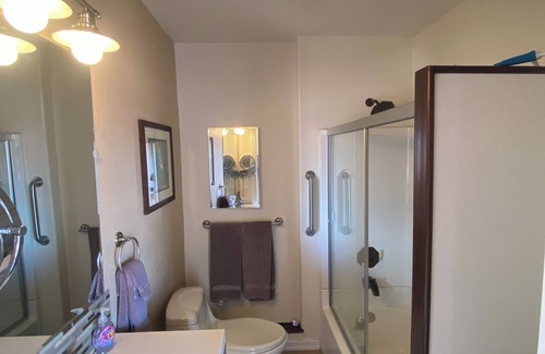 Canyon Country House | HILL SIDE GETAWAY next to Magic Mountain, and close to all theme parks
