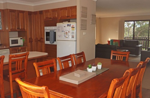 Sussex Inlet House | Hill Top Water and Bush Views