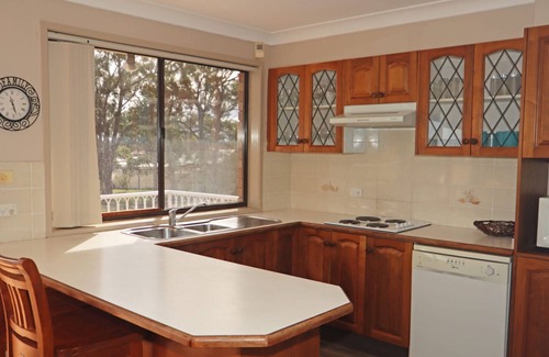 Sussex Inlet House | Hill Top Water and Bush Views