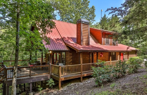 Tate Cabin | Hillin` n Chillin` - 2.4 Miles to Carters Lake, Hot Tub, Game Room/Video Arcade