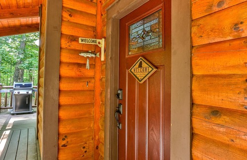 Tate Cabin | Hillin` n Chillin` - 2.4 Miles to Carters Lake, Hot Tub, Game Room/Video Arcade