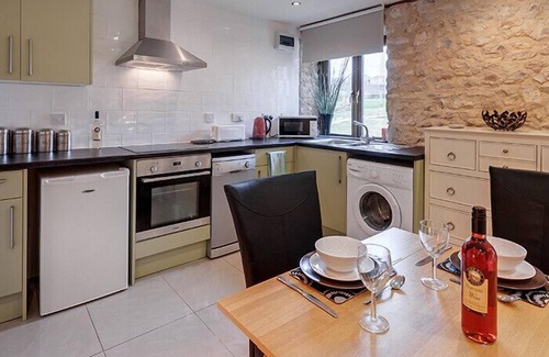 Axminster Hotel | HILLS FARM STAYS