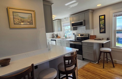 Harrisonburg House | Hillside 3-bedroom bungalow 1 mile from Harrisonburg City limits, great views!