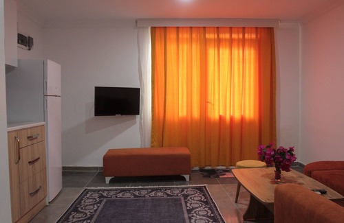 Kemer Mahallesi Apartment | Hillside Apart House