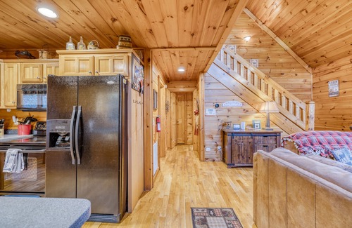 Blue Ridge Ski Chalet | Hillside Chalet-HotTub-Billard-FirePit-5 min to BR