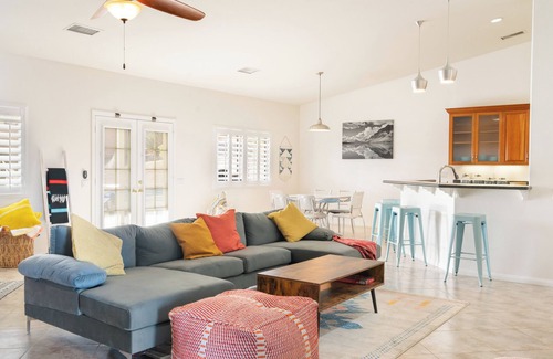 Yucca Valley House | 🌵 ⛰️ Hillside Desert House - Hot Tub, Fire Pit and BBQ! ⛰️ 🌵