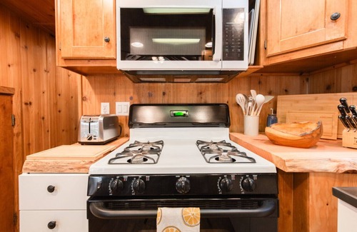 Guerneville House | Hillside Hideaway in the Redwoods