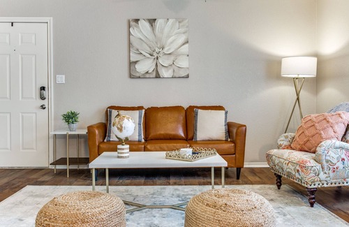 Fort Worth Condo | Hillside Hideaway + Prime Location + 2B2B