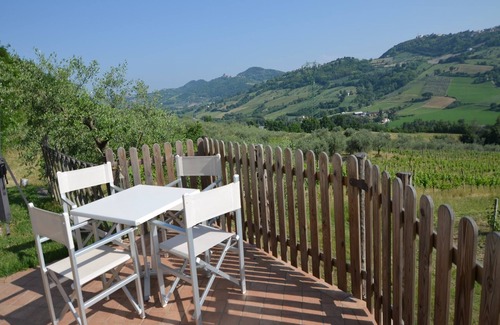 Croce House | Hillside Stay in Montecolombo