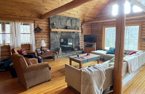 Stockbridge House | Hillside log home in Pittsfield 7 miles from Killington base and Pico ski areas