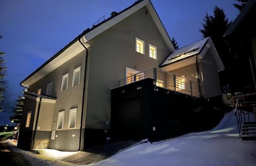 Loucna Pod Klinovcem Apartment | Hillside No. 18