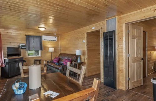 Phelps Cabin | Hillside Resort Cabin #5