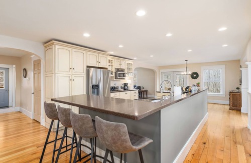 Laurelville House | Hillside Retreat - Charming Hocking Hills Home - 5BA, 4BD, 7 mi to Trails