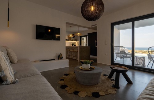 Mikri Vigla Villa | Hillside Villa in Mikri Vigla, Seaview, Pool, & Jacuzzi