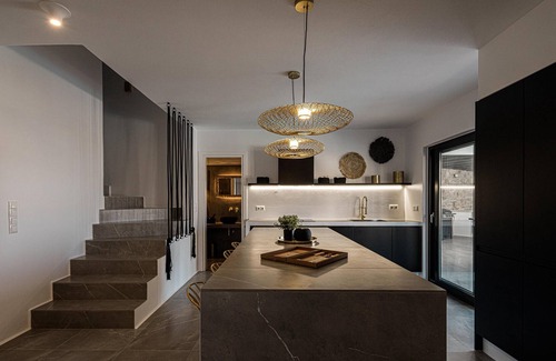 Mikri Vigla Villa | Hillside Villa in Mikri Vigla, Seaview, Pool, & Jacuzzi